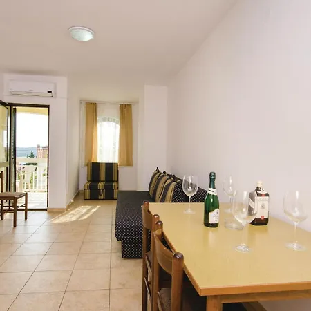 1 Bedroom Beach Front Apartment In Okrug Gornji Trogir