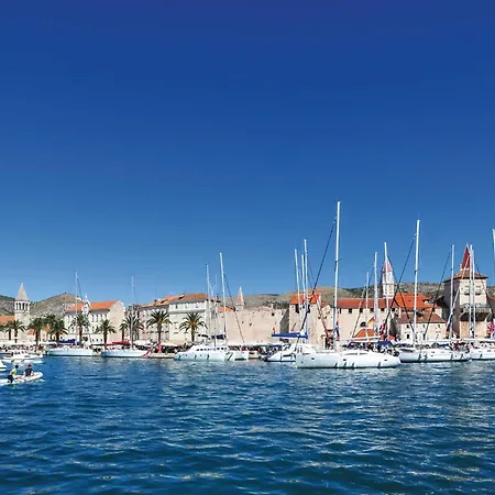 Apartamento 1 Bedroom Beach Front Apartment In Okrug Gornji