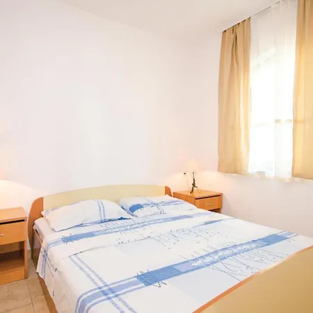 Apartamento 1 Bedroom Beach Front Apartment In Okrug Gornji