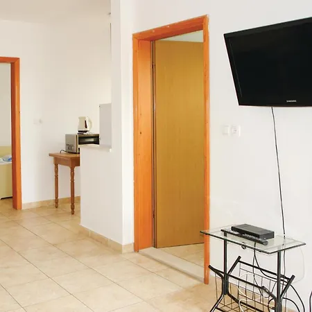Apartamento 1 Bedroom Beach Front Apartment In Okrug Gornji Trogir